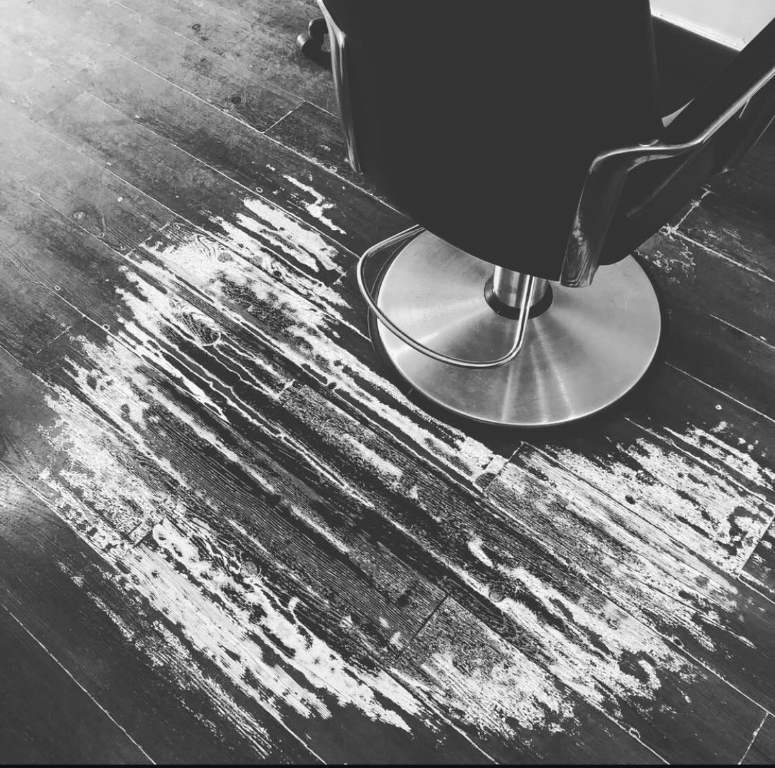 Real talk for hairdressers &amp; barbers:
“Follow your passion” is billionaire B.S.
Passion didn’t build your book, hustle did.
Skill. Sweat. Showing up. 
That’s the truth behind the chair. 
#hair #hairstylist #NuNew 
#HairGameStrong #BarberLife #RealVoices #RealTalk #NoFilter