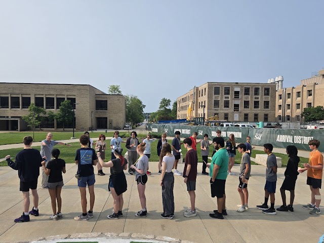 GermJuggler's tweet photo. First full day for #EngineeringWithBiology camp. Kicking off the day talking about DNA and biological parts. #SynBio @MissouriSandT @sandtcase https://t.co/sCSUcI2ptw