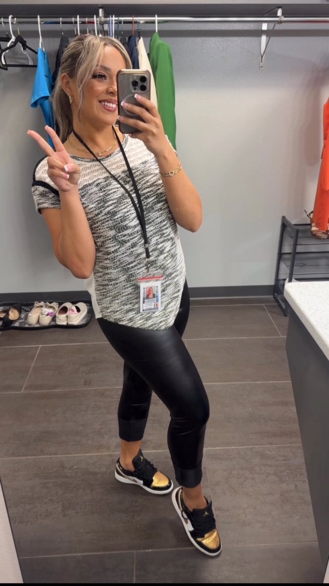 rayagurl77's tweet image. Happy Tuesday everybody‼️ Had to show off the sneaks today🔥