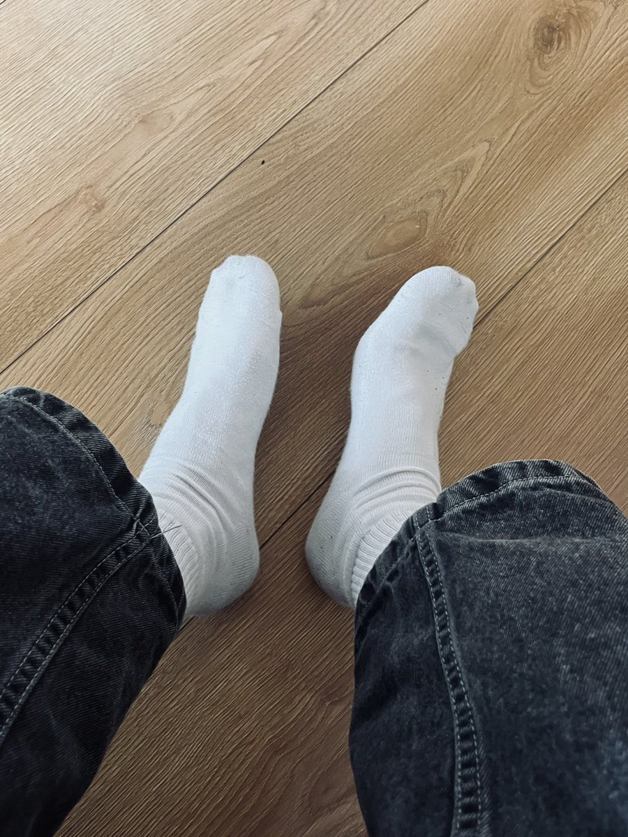 SocksDom's tweet photo. come take a sniff
#footdom #guyfeet #dom #slave #feet #socks https://t.co/Z8Kse6wgcz