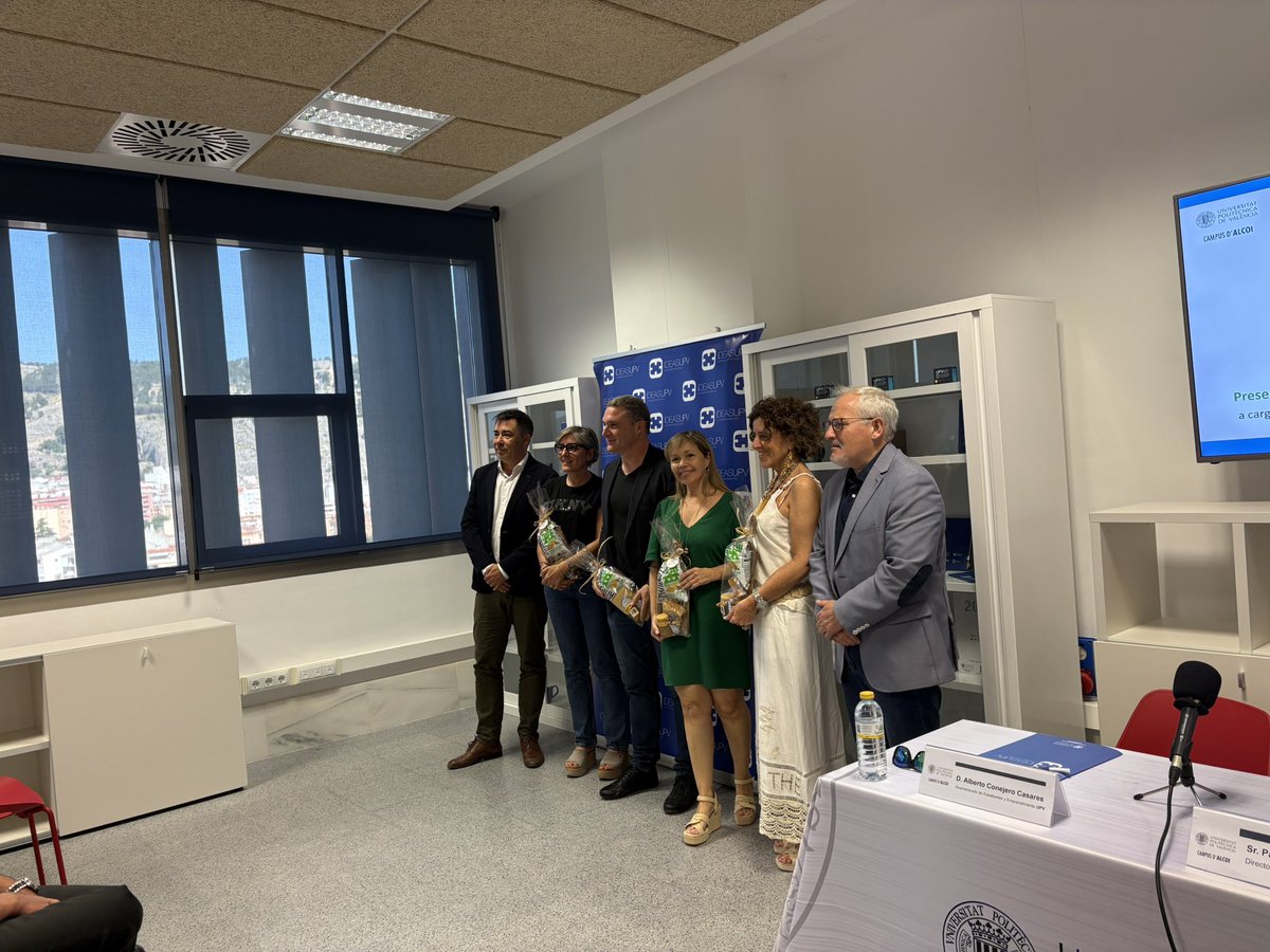 amrecuerda's tweet photo. Qué bien que Ideas UPV Campus Alcoy, nos haya invitado a este acto de agradecimiento a los profesores que de alguna manera hemos contribuido en el área de emprendimiento, en estos últimos 10 años que cumple este programa. 
¡Gracias #ideasupv por contar con nosotros!
#EPSA #UPV https://t.co/YT34wQiBSU