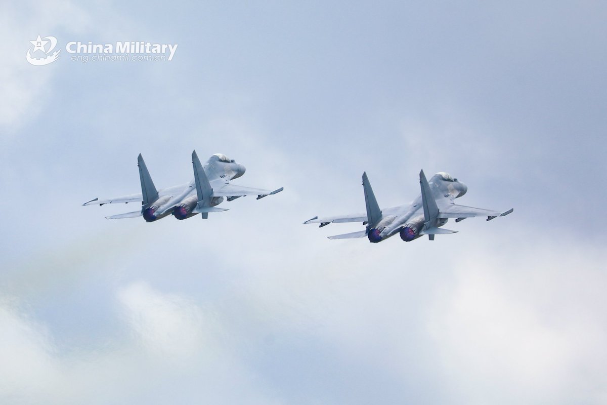 ChinaMilBugle's tweet photo. Over the Clouds: #Photos show #J16 fighter jets attached to an aviation brigade of the air force under the Chinese #PLA #SouthernTheaterCommand engaging in a multi-subject flight training exercise in late May, 2025. #Chinamilitary https://t.co/lbA0aXJmFu