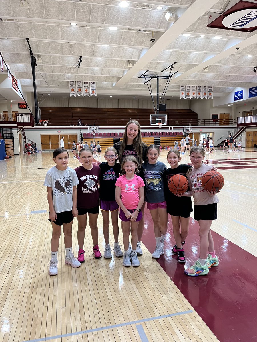 DAY 2 OF LADY BOBCAT CAAAMMMMPPP!!!🏀🐾 

PS: We LOVE our small group!! 🤍