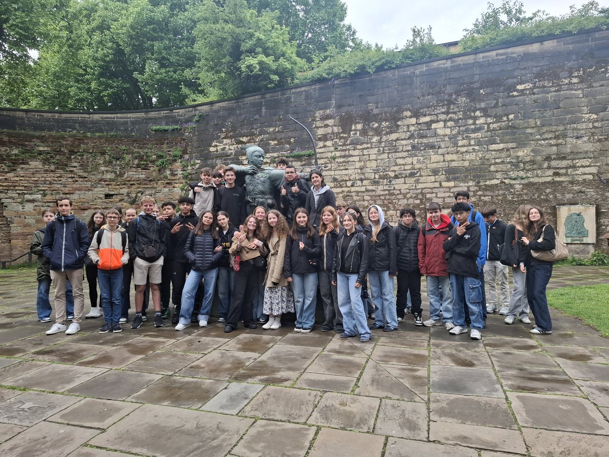 EzekialBone's tweet image. More French youth @PGTrips_Asso had an adventure through time as they hit the #Nottm streets on the #Robinhood Outlaw Trail 🏹 Sanctuary from rain was found in caves where the captive audience were rallied to #TheGoodFight 🎯Sterling work by @NottinghamHost @No1tingham #LoveNotts