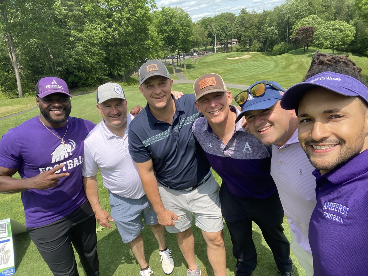 Mammoths on the green; is that a stampede?! #HoleNine🦣⛳️