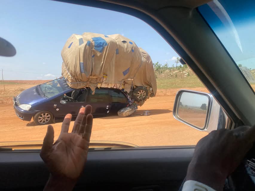 This was yesterday along Minna-Suleja Road. 

What's the problem 👀