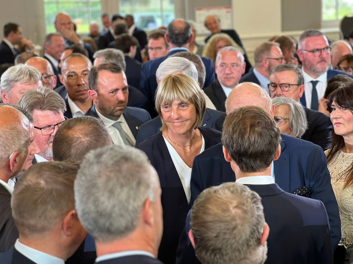 valerieletard's tweet photo. J'étais présente ce matin aux côtés du président de la République à Wallers pour un point d'étape sur l'avancement du projet d'engagement pour un renouveau du Bassin minier (ERBM).

➡️Depuis 2017 : 1,3 milliard d’euros engagés pour la transformation de ce bassin.

✅Dans les 35 cités les plus dégradées, 15 500 logements ont été entièrement remis à neuf et 10 000 logements sont en chantier. Nous dépasserons donc notre engagement initial.

Au total, ce sont 131,5 millions d’euros qui ont été engagés pour le logement. L’action de l’État continue, au service des habitants et du territoire.