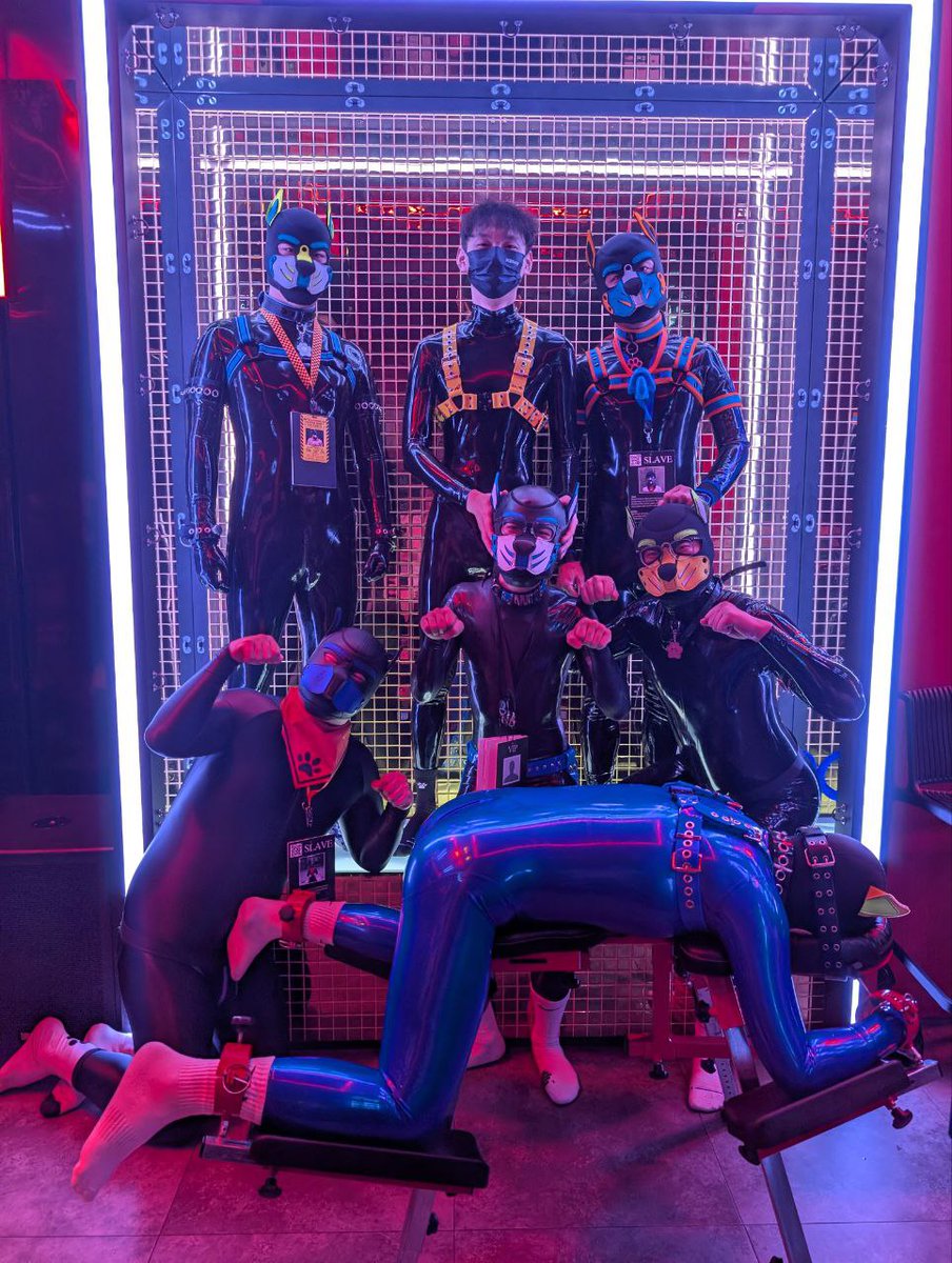 I spent an amazing BDSM weekend in Bkk. Friday party at 500Cafe, Saturday pride parade. Even the Thai prime minister joined. My poor friends in latex had sweat literally running out of their suits. The highlight was the party organised by Sides where we could play in 4 well