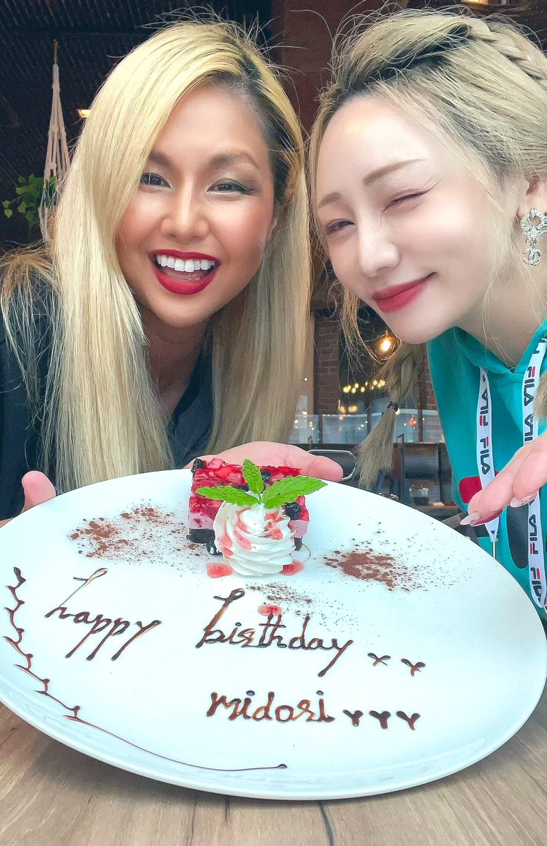 お仕事🎙️終わって帰宅なう！！🚗
今日はどりみ👱🏾‍♀️とエンドレスシュラスコ🥩して(ストーリーへw)いっぱい食べまくったけどいっぱい歌ってきたから多分痩せちゃったな〜🙃←
明日ってかもう今日だね、お知らせあるよ🤍
お楽しみに💙🤍おやす〜😪#LOVEBITES