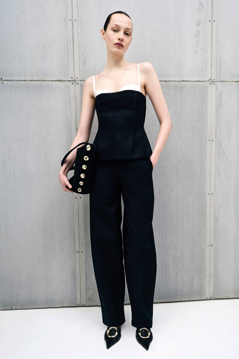 kendam_com's tweet photo. Simkhai Pre-Fall 2025 collection lookbook (21 outfits) https://t.co/2CTA1PXCZ7

#Simkhai #PreFall2025 #PF25 #Lookbooks #Fashion #Kendam https://t.co/FBoSyYurcI