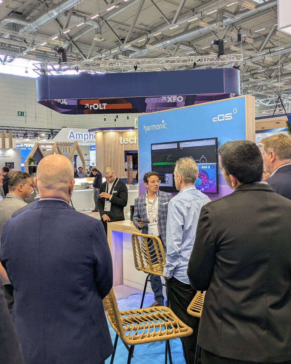 HarmonicInc's tweet photo. What’s powering the energy at ANGA COM 2025?
A passionate team, exciting demos, and a whole lot of SeaStar spirit. 🌊
Here’s a glimpse of the action so far at booth C35! #ANGACOM https://t.co/Rg5S1AgSeH