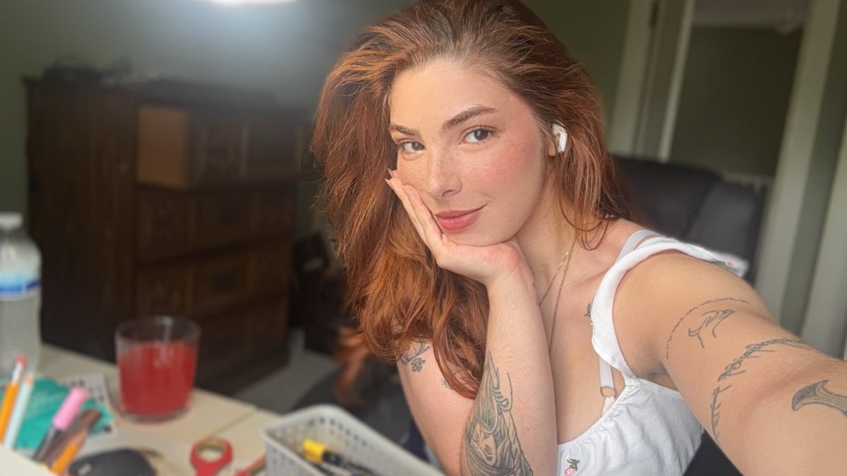 Vamos colorir e depois fazer as unhas no fim da live!

Vem passar a tarde pintando, ouvindo música e fofocando.

 (Ps: ouvi dizer que minha live de pintura é ótima pra acompanhar home office)

twitch.tv/isadorabasile