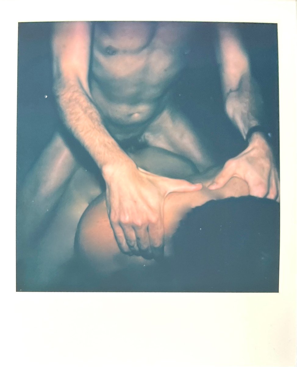 #色影激錄 
在高雄ㄧ個外國人
愛從背部撞進來
明顯感受他大根
使勁地來回力道
好容易就高潮
我變很色很色
知道我的G點
對方就越故意
一下快一下慢
讓我慾罷不能
我承認有夠爽