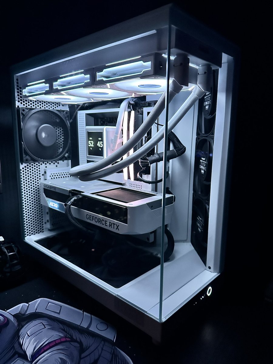 I changed the cooler in my pc for a spare one I had and dude IT LOOKS AMAZING 😭🙏🏻
