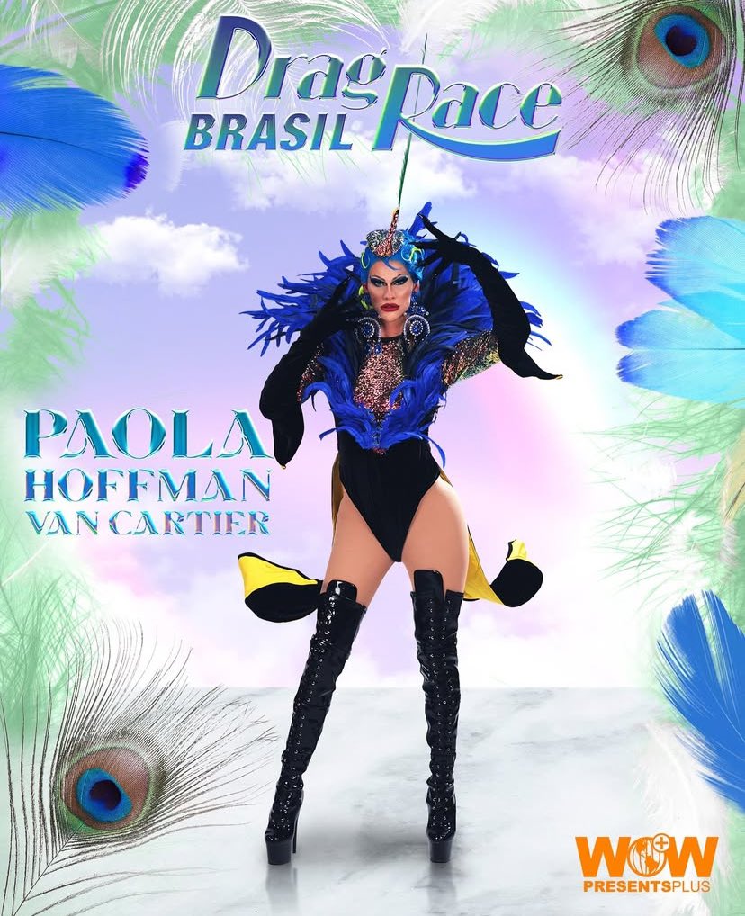 PRIDE POP (@pridepopbr) on Twitter photo PAOLA HOFFMANN VAN CARTIER (<a href="/missshoffmann/">Paola Hoffmann Van Cartier</a>), de Vila Velha - ES, é conhecida como "A Deusa das Deusas". Ela é filha drag de Vanessa Van Cartier, vencedora da segunda temporada de Drag Race Holland. #DragRaceBR
Venceu títulos como Global International 2017 (Tenerife), Elegant PAOLA HOFFMANN VAN CARTIER (<a href="/missshoffmann/">Paola Hoffmann Van Cartier</a>), de Vila Velha - ES, é conhecida como "A Deusa das Deusas". Ela é filha drag de Vanessa Van Cartier, vencedora da segunda temporada de Drag Race Holland. #DragRaceBR
Venceu títulos como Global International 2017 (Tenerife), Elegant