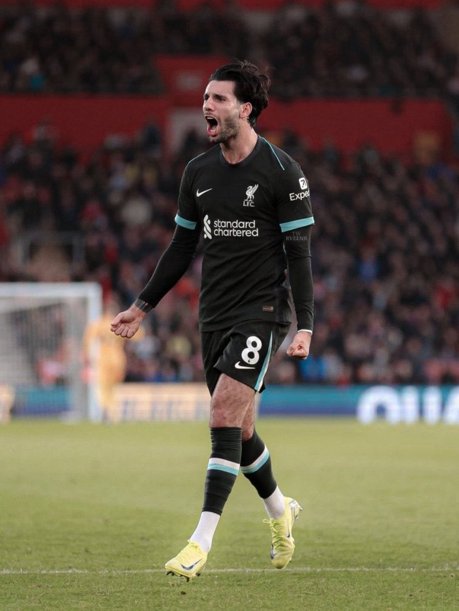 TheLiverpoolace's tweet photo. 16G/A 14G/A
This season This season
Pedri has played 10 more games #Playercomparison https://t.co/VCL5Ko3xd2