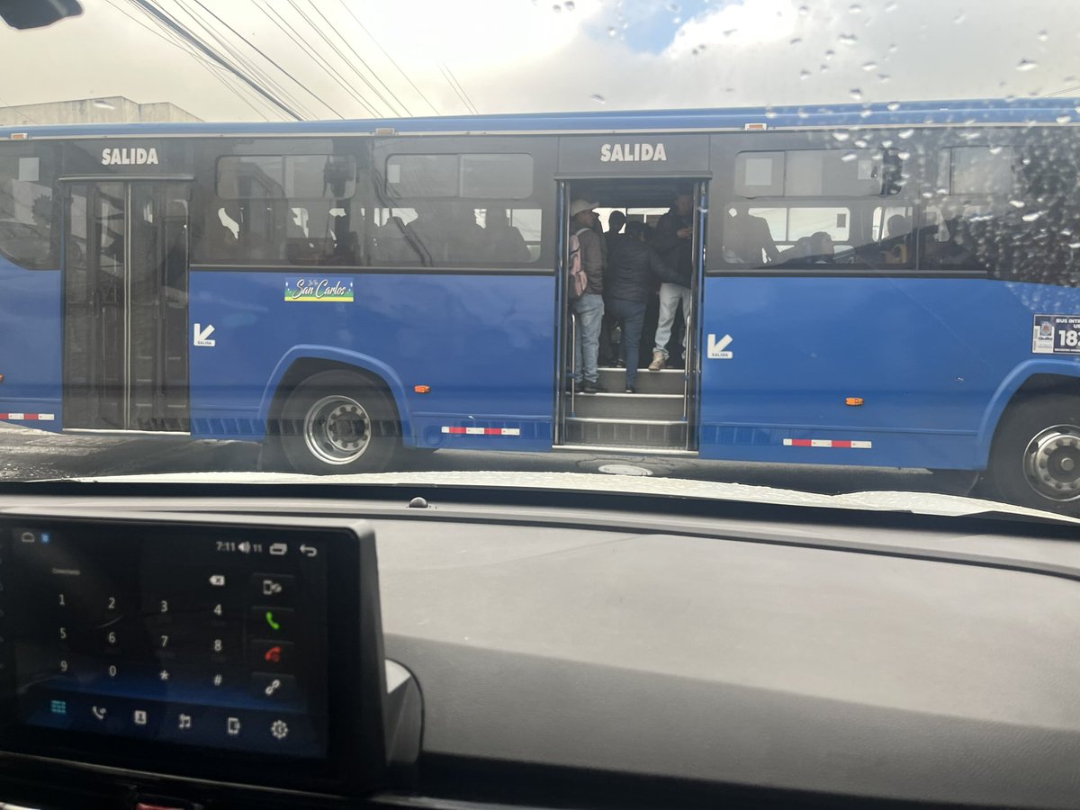 <a href="/AMT_Quito/">AMTQuito</a> será que hay sanción para este bus ? Está recogiendo pasajeros donde no es y avanzando con la puerta abierta. <a href="/washo2627/">MBA. Washington Martínez Suasnavas</a> <a href="/movilidadquito_/">Sec. Movilidad Quito</a> <a href="/NoNegligencia/">Más allá de los cuentos</a> <a href="/AthosErasmus/">⚔️</a> <a href="/TeodoroVega/">Franklin Teo Vega</a> <a href="/ProducirOrganic/">Checa Produce</a>