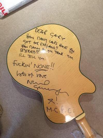 Gary Neville on what Noel Gallagher wrote on his guitar 😂