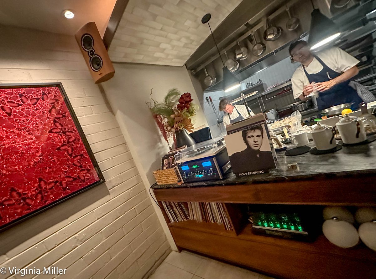 Two Michelin Melisse is an LA institution since 1999. Helmed by Santa Monica native &amp; visionary chef @JosiahCitrin, this LA grand dame is far from stuffy. It's fun, vinyl-centric, like dining in chef's living room, still relevant decades in.

Here's why:
virginiamiller.substack.com/p/los-angeles-…