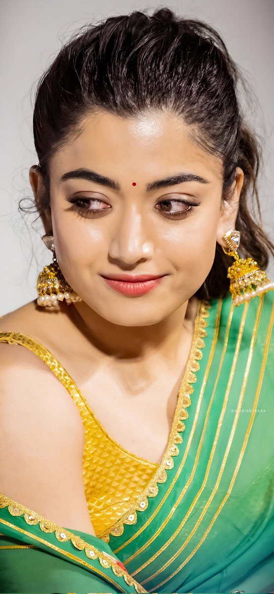 tribute_king2's tweet image. RASHMIKA AS VADINA ❤️

Na family lo amma nanna anna nenu untam 
Last year anna ki marriage ayindi vadina ante naku pelli appati nunche chaala kasi undedhi kani nenu Hyderabad lo undatam valla denge chance raledhu. Ala unnappudu oka roju anukokunda oka pelli lo vadina ni choosanu