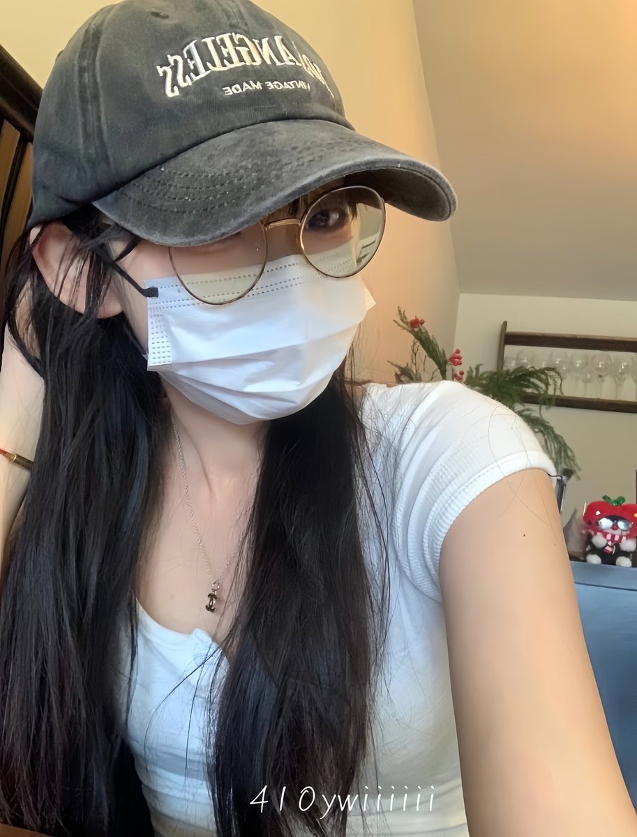 大素顏 沒洗頭
走在路上還會被問多少錢？
我真無語了⋯ https://t.co/t6GWosPUIV