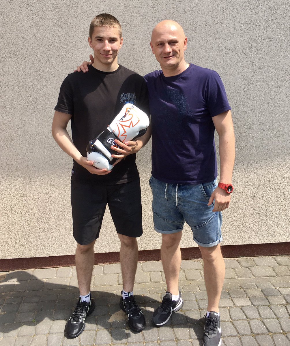 Prowadzona zrzutka w <a href="/GladiatorBia/">Gladiator Białystok</a> pozwoliła na zakup kolejnej nagrody rzeczowej dla @maciek_marchel! 
Dzięki wsparciu naszej akcji przez osoby trenujące w klubie, rękawice sparingowe wyruszyły z właścicielem na pierwsze testy do Warszawy