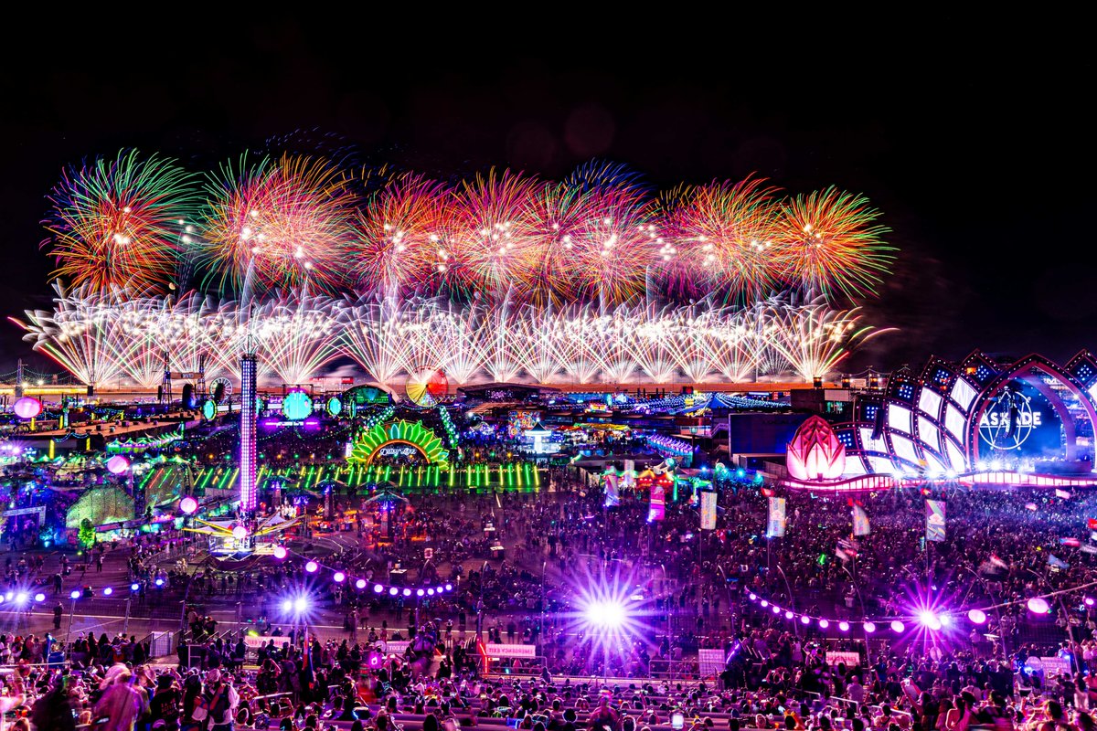 And part 1/3 can be found here. What an insane weekend again at EDC Las Vegas 

instagram.com/p/DKADmWLo9Mj/