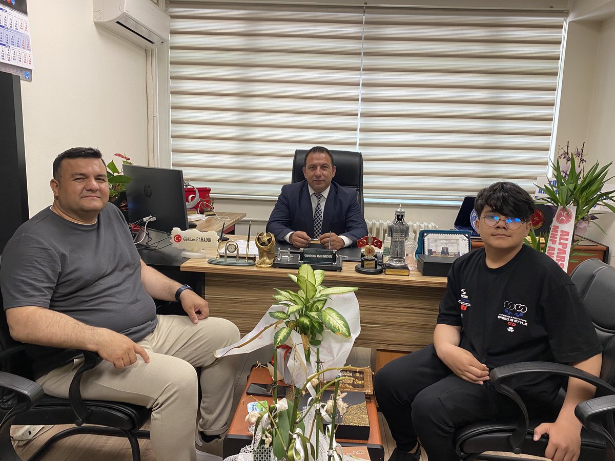Erzurum Meteoroloji 12. Bölge Müdürü değerli dostum Ömür Demirgüneş ve kıymetli evladı Ömer Burak’a ziyaretleri için teşekkür ederim.