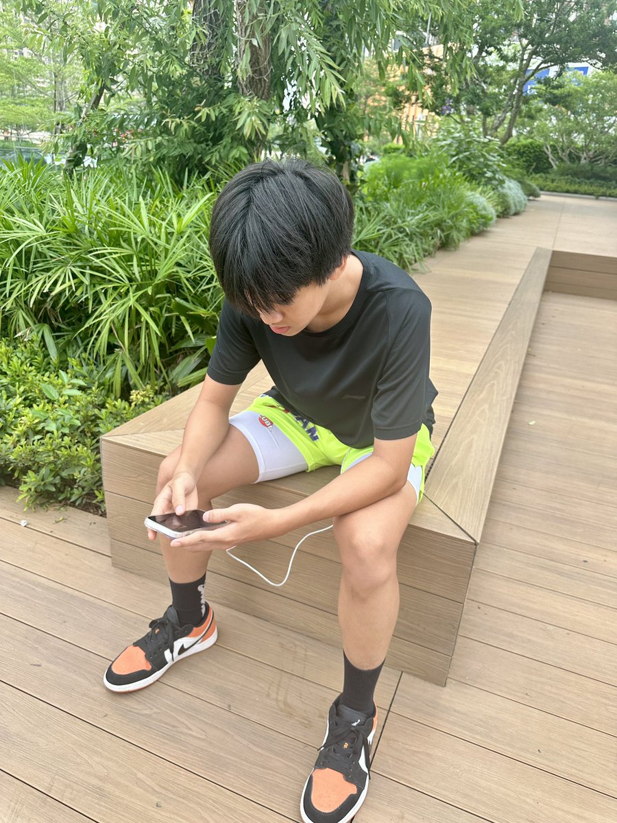 不敢穿白袜出门了😂
#帅哥 #cute #handsome #boy #男初 #弟弟 #体育生