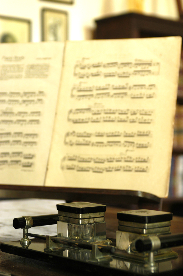 La historia de la música sería impensable sin Alejandro García Caturla.
«Músico perfecto»» como lo llamó Alejo Carpentier.
Si quieres conocer el legado de este grande de #Cuba, visita el Museo Casa Alejandro Garcia Caturla en Remedios.

#CubaÚnica
#CubaUnica
#CubaTravel