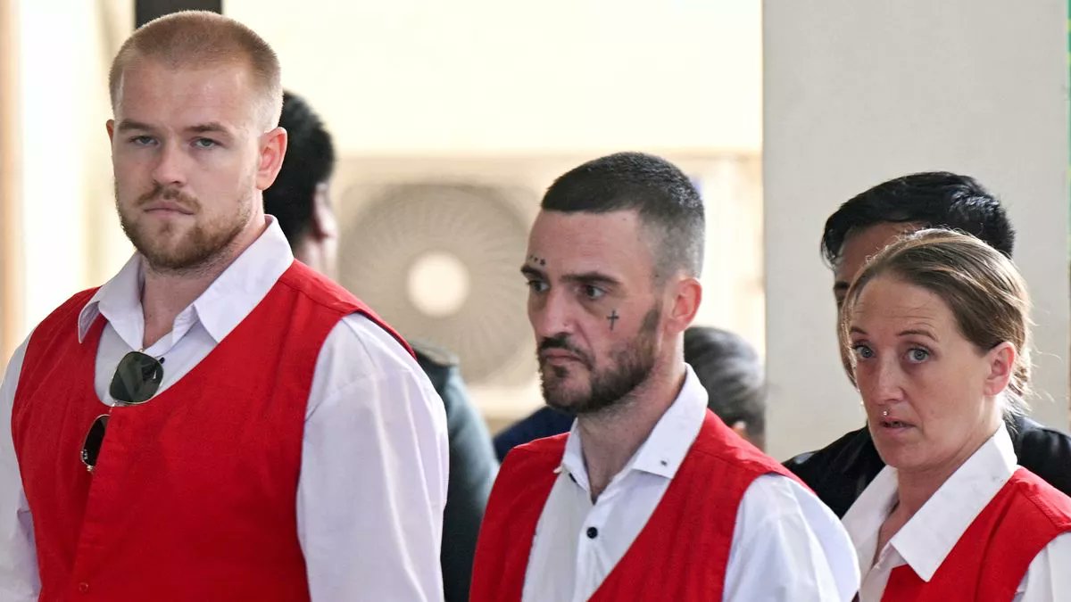 Three Brits face death penalty for 'smuggling cocaine in sachets of Angel Delight'
mirror.co.uk/news/world-new…