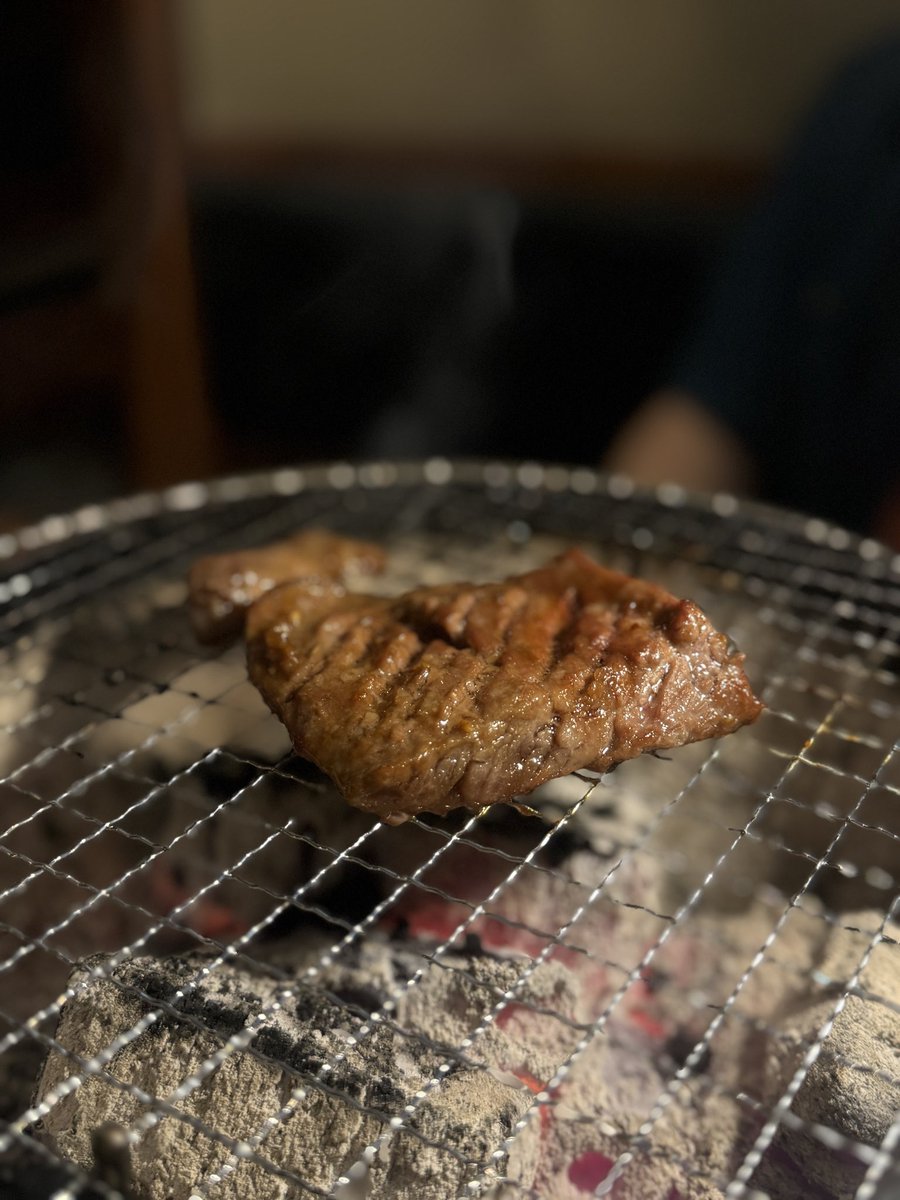 仕事が一区切りついたから肉！食べてきた。
区切りがついただけで、明日からまたコツコツ片付けるんだよ…
片付く気がしない。
(肉は大変美味しくて、ほぼ肉だけでお腹を満たしました←食べ放題贅沢コース)
