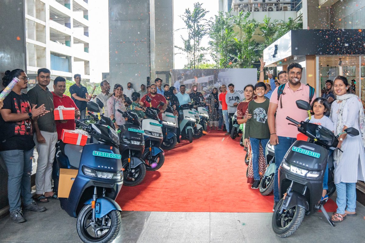 tarunsmehta's tweet image. We launched Rizta, our first family scooter, during Community Day last year. The idea was simple - build something that actually works for Indian families. Big seat, big boot, super comfortable ride. Add in safety and the right tech.Nothing flashy. Just useful where it really…