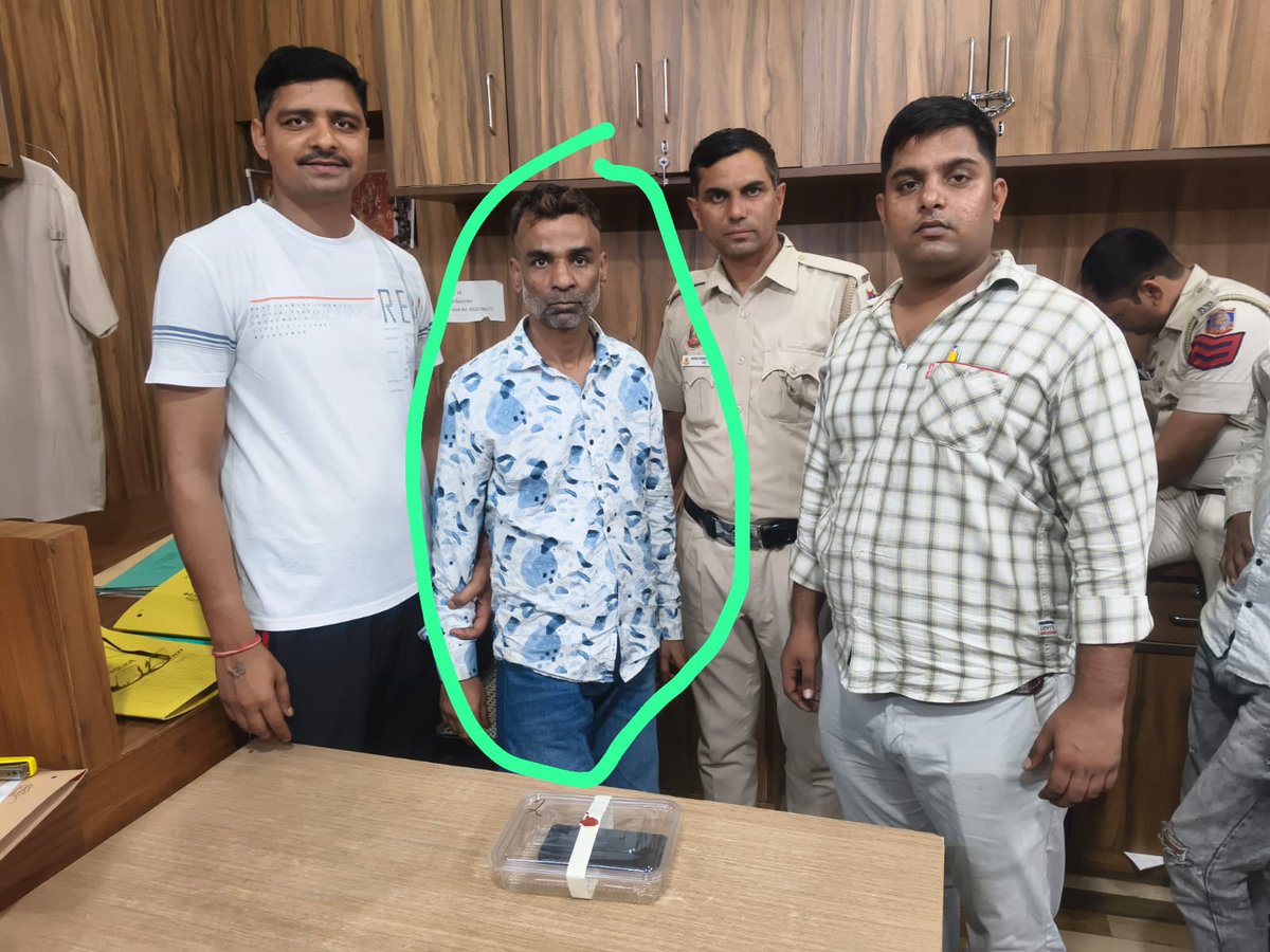 RPF Delhi Division (@rpfnrdli) on Twitter photo <a href="/nsitharamanoffc/">Nirmala Sitharaman Office</a> <a href="/Cascadeglobal/">FICCI CASCADE 🇮🇳</a>
<a href="/cbic_india/">CBIC</a> <a href="/ficci_india/">FICCI</a> <a href="/HMOIndia/">गृहमंत्री कार्यालय, HMO India</a> <a href="/PMOIndia/">PMO India</a>
<a href="/RPF_INDIA/">RPF INDIA</a> <a href="/RailwaySeva/">RailwaySeva</a> <a href="/AshwiniVaishnaw/">Ashwini Vaishnaw</a>
Crackdown on rail thieve!
#RPF&GRP arrested 01 habitual offender at Nizamuddin station stolen mobile of passenger, worth 15000 recovered. <a href="/nsitharamanoffc/">Nirmala Sitharaman Office</a> <a href="/Cascadeglobal/">FICCI CASCADE 🇮🇳</a>
<a href="/cbic_india/">CBIC</a> <a href="/ficci_india/">FICCI</a> <a href="/HMOIndia/">गृहमंत्री कार्यालय, HMO India</a> <a href="/PMOIndia/">PMO India</a>
<a href="/RPF_INDIA/">RPF INDIA</a> <a href="/RailwaySeva/">RailwaySeva</a> <a href="/AshwiniVaishnaw/">Ashwini Vaishnaw</a>
Crackdown on rail thieve!
#RPF&GRP arrested 01 habitual offender at Nizamuddin station stolen mobile of passenger, worth 15000 recovered.