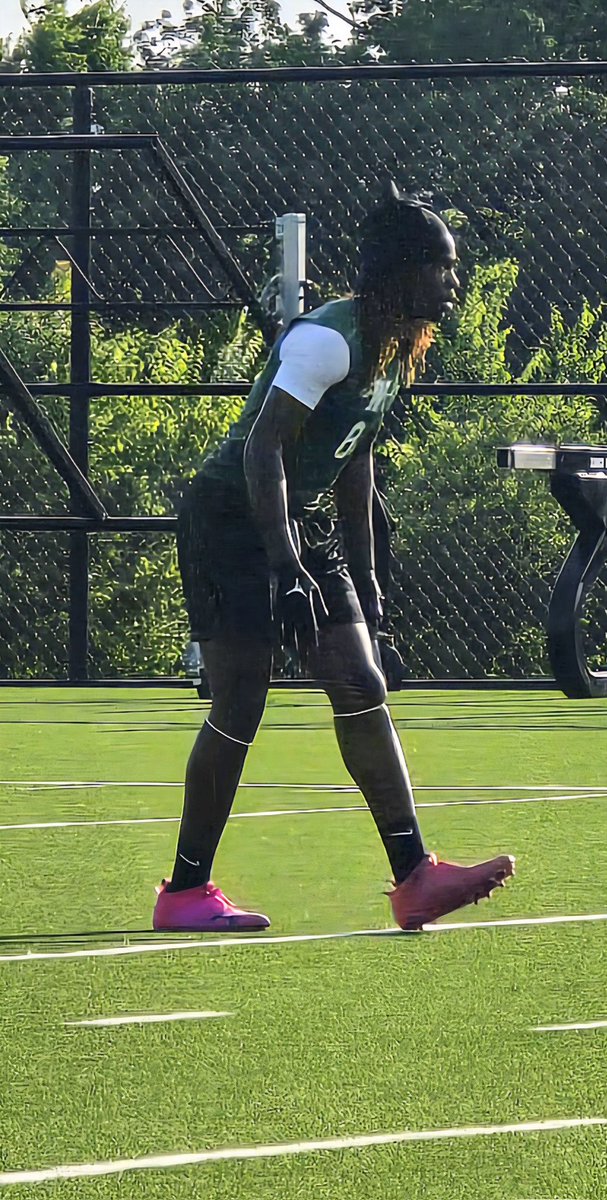 Rmani_88's tweet photo. Getting some work in. Freshman season loading! #nodaysoff #staygrinding  @Tolleson20 @CoachReynolds23 @TheZacWilliams @NDNFootball @bench424nmore @Marchen44 @QBimpact @bench424nmore @sixstarfootball @m https://t.co/08dFH2ATtW