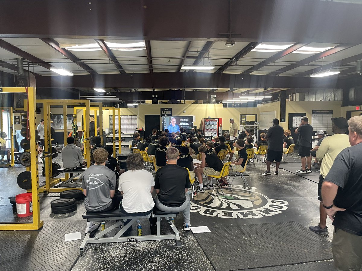 Starting our Tuesday off with character lesson. Awesome to hear our athletes talk about what they believe in and what matters most to them. <a href="/CommerceHigh/">Commerce High School</a> <a href="/GregoryLenny/">Lenny Gregory</a> #WELIVEIT