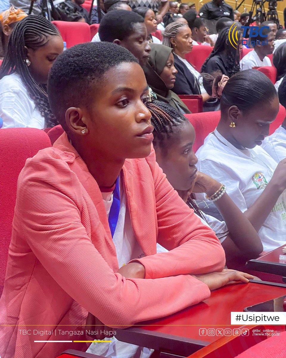 TBC DIGITAL (@tbconlinetz) on Twitter photo Wadau mbalimbali wakiwemo vijana, wakishiriki katika kongamano la vijana kuhusu hifadhi na usimamizi wa mazingira, linalofanyika katika ukumbi wa mikutano wa maktaba mpya ya Chuo Kikuu cha Dar es Salaam leo Juni 3, 2025. Wadau mbalimbali wakiwemo vijana, wakishiriki katika kongamano la vijana kuhusu hifadhi na usimamizi wa mazingira, linalofanyika katika ukumbi wa mikutano wa maktaba mpya ya Chuo Kikuu cha Dar es Salaam leo Juni 3, 2025.