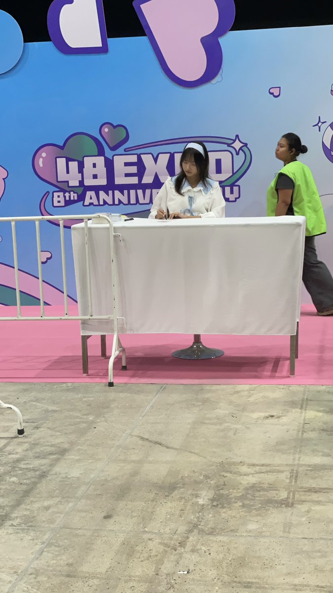 windyonthesky's tweet photo. แวะมาหาลูกสาวคนเก่ง🥰
.
#FahsaiCGM48 #CGM48 #48THEXPO https://t.co/r5EFqx2G6L