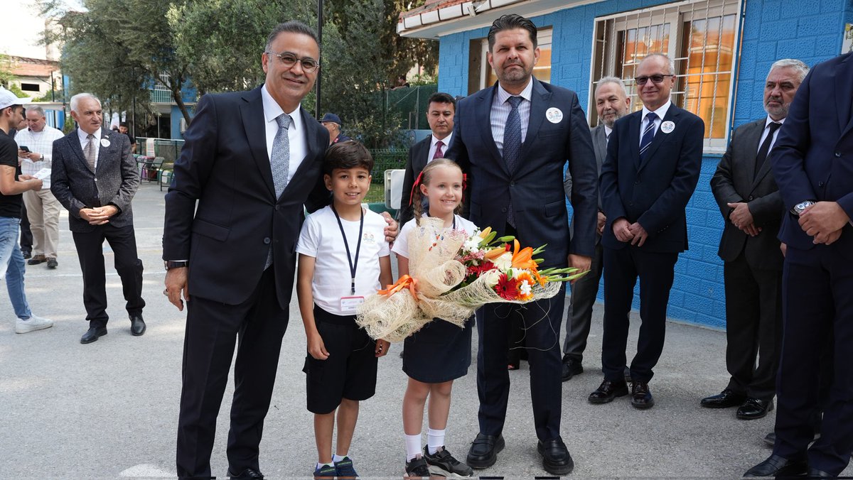 izmir_ilmem's tweet photo. 🧑🏻‍⚕️İl Millî Eğitim Müdürümüz Dr.Ömer Yahşi,İl Millî Eğitim Müdürlüğümüz ve İl Sağlık Müdürlüğü iş birliği ile gerçekleştirilen"Sağlıklı Çocuk Sağlıklı Gelecek Programı"na katıldı.
🗓️03.06.2025
📌Bornova Fatih Sultan Mehmet İlkokulu
@tcmeb @Yusuf__Tekin @drsuleymanelban @yahsiomer https://t.co/bGES3X2hnu