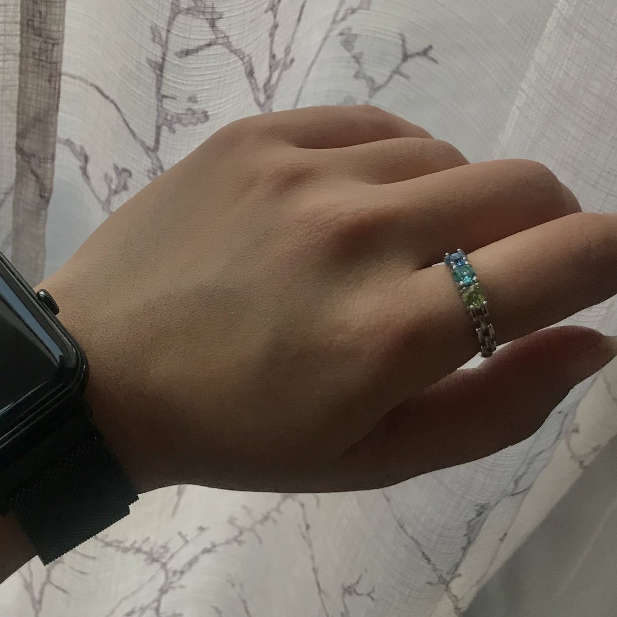 sunflowaeri's tweet photo. vouching for @yeoljh’s pasabuy service! got my nb shoes and nct-inspired ring fast and super appreciate how they make sure you’re getting the right size

#thxcloud https://t.co/eeDHK4AI2q