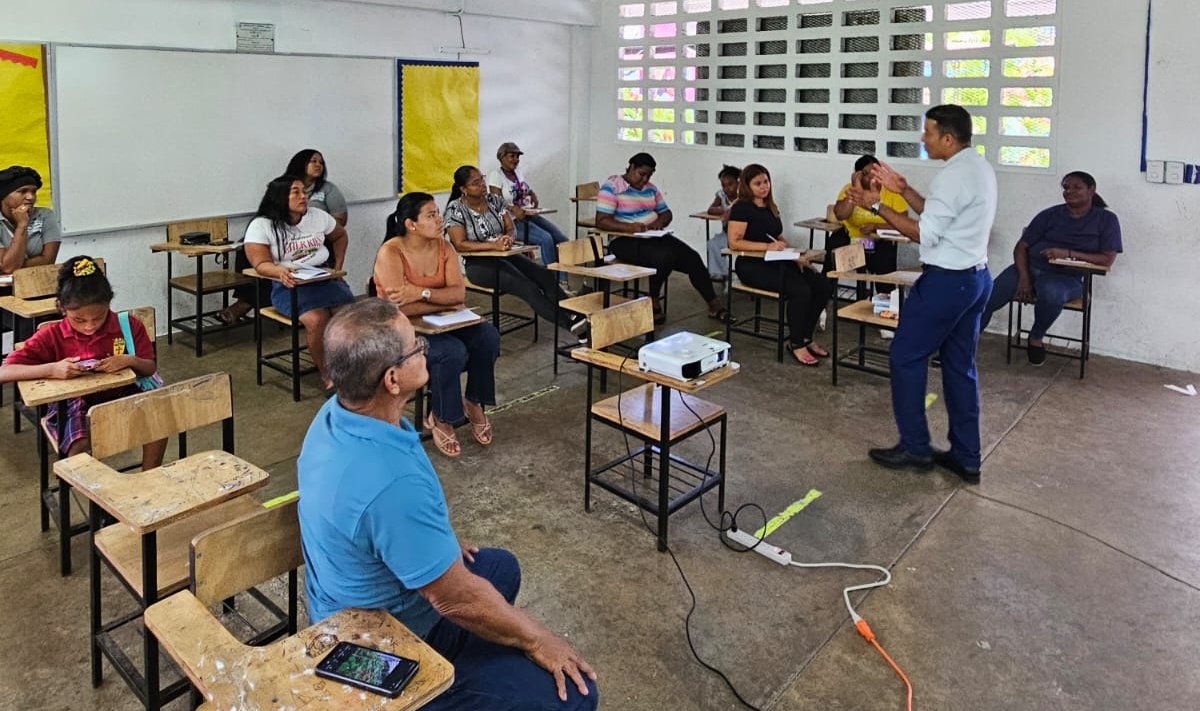 ¡Arrancamos! 🌿 Primer módulo de huertos urbanos con mujeres sexo-género diversas en Curundú.
Este espacio fortalece la soberanía alimentaria, el liderazgo comunitario y el cuidado colectivo.
#HuertosUrbanos  #DiversidadQueSiembra

 Gracias a <a href="/CajadeAhorrosPA/">Caja de Ahorros</a> <a href="/AusEmbMex/">Rachel Moseley</a>