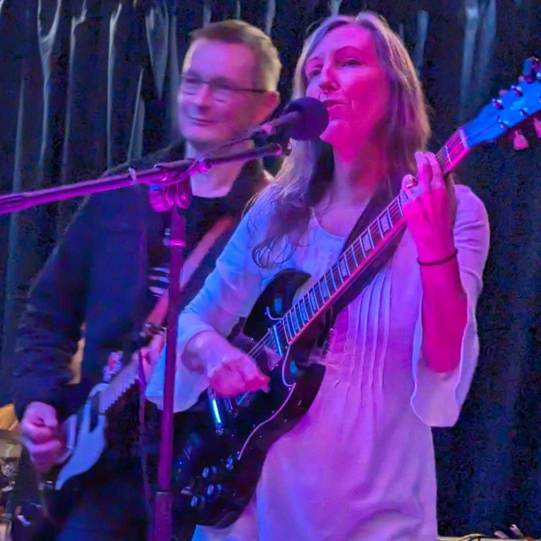 "I Wonder": The Resilient Clarity of No Ordinary Fish.
viviplay.net/i-wonder-the-r…