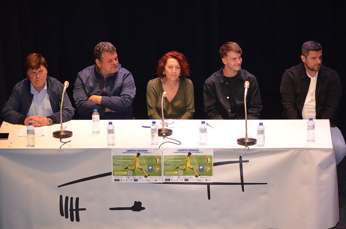 #CampusVerano Ayer dimos el pistoletazo de salida a un proyecto que ¡nace con mucha ilusión! En el acto estuvieron presentes representantes del Ayuntamiento de EL Franco, directivos del club, el director deportivo de la <a href="/EscuelaDenis/">Escuela de Fútbol Denis Suárez</a> y el propio <a href="/DenisSuarez6/">Denis Suarez</a>.