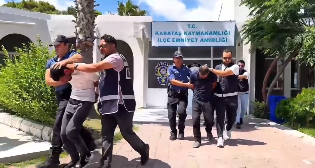 Kaymakamlığı taşlayan şüpheli tutuklandı
kucuksaat.com/kaymakamligi-t…