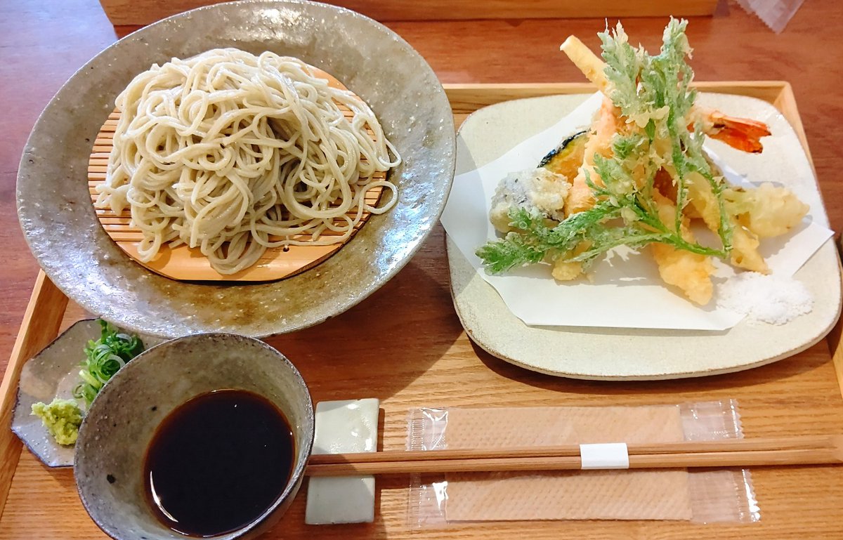 miimiikitchen's tweet photo. #おそとごはん　#蕎麦　#天ぷら
#ざる蕎麦　#海老　#美味しい　♥✨ https://t.co/YDpo3rSirn