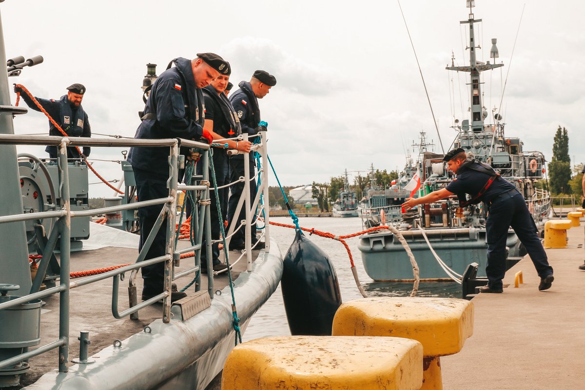 MarWojRP's tweet photo. ⚓️🇵🇱 #ORPKościuszko, #ORPKaszub, #ORPNakło, #ORPMamry oraz śmigłowiec #SH2G obrały kurs na ćwiczenie #Baltops25. Udział w tego typu manewrach to idealna okazja, by przetestować własne umiejętności w międzynarodowym gronie. 💪Bo jak trenować, to tylko z najlepszymi❗️👍
📷3FO/8FOW https://t.co/9ZvtlLxBdj