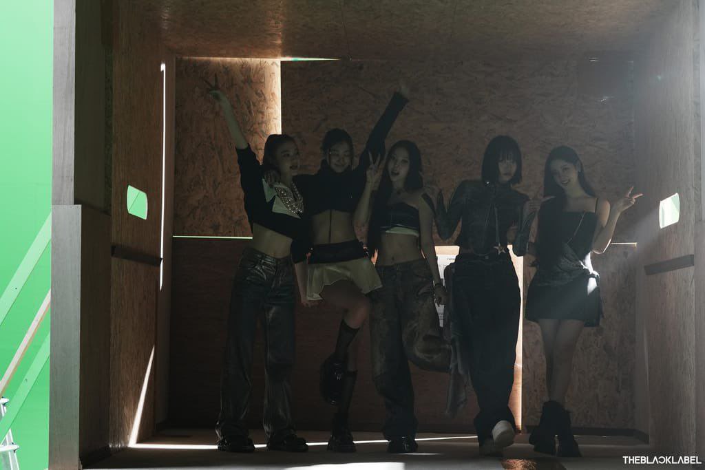 Gawouon's tweet photo. Wrapping up 'MY EYES OPEN VVIDE' era. 🖤 https://t.co/b91e7jwZWF
