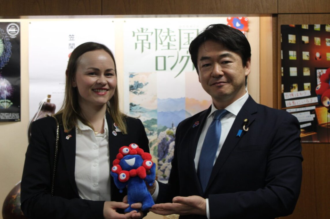 加藤政務官は、ノルウェー王国シルスタ貿易産業副大臣と会談。浮体式洋上風力発電の連携強化に向けたFLOWRA（浮体式洋上風力技術研究組合）とInovation NorwayのMOU締結や、二国間経済関係全般を議論する両省間の対話の創設を歓迎し、今後の更なる連携強化で一致しました。