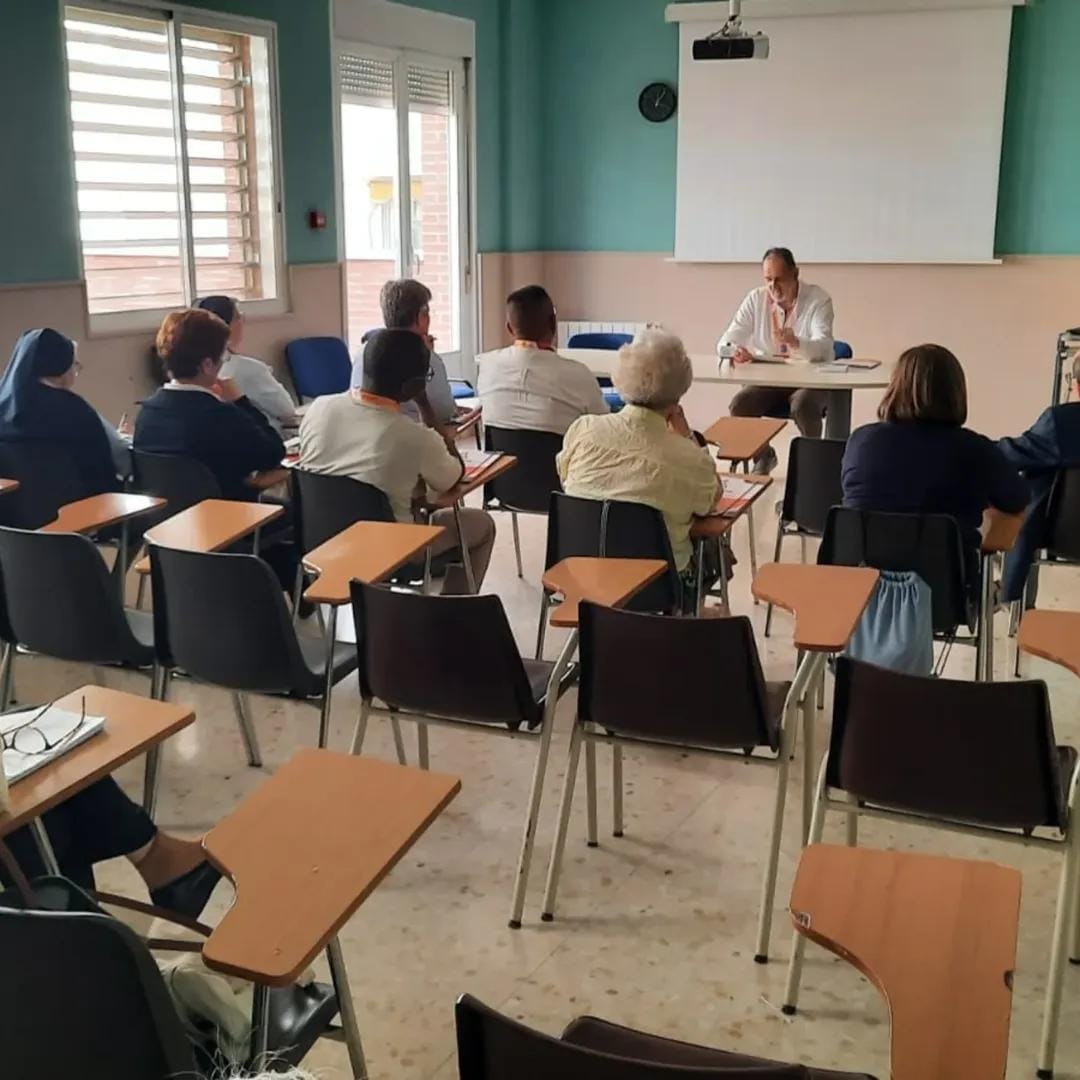 Del 23 al 25 de mayo, Madrid acogió el Congreso sobre el #CarismaVicenciano con motivo de los 400 años de la #Congregación de la Misión.

Reflexión, caridad, espiritualidad y familia vicenciana se unieron bajo el lema: Buena Noticia y Caridad 🕊️💙.
#FAMVIN  #HijasDeLaCaridad