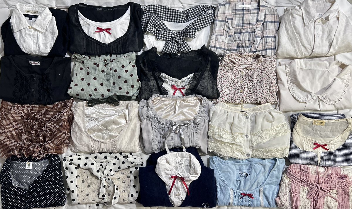 ౨ৎ ࣪  ส่งต่อเสื้อผ้า หลักสิบทั้งหมด 🌳🍎

ชุดเซ็ต เชิ้ต กระโปรง แฟรี่ ลูกไม้ Coquette 
ปัก+รี ลด5b.

ลงวันพฤ 5 เวลา 19:00
ค่าส่งเหมา 45b. 🍞

#ส่งต่อเสื้อผ้า #ส่งต่อเสื้อผ้ามือสอง #เสื้อผ้ามือสอง #เสื้อผ้ามือสองราคาถูก #เสื้อผ้าราคาถูก #โล๊ะตู้ #ส่งต่อเสื้อผ้ามือ2 #เสื้อผ้ามือ2